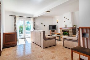 Solar do Castelo Villa with Pool and Private Studio