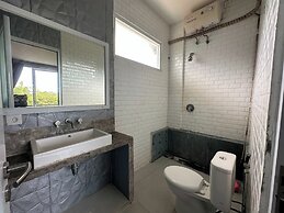 Sky Apartments And Suites