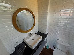 Sky Apartments And Suites
