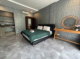 Sky Apartments And Suites