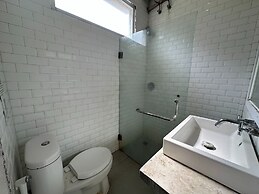 Sky Apartments And Suites