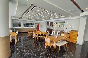 Famous Maple Hotel