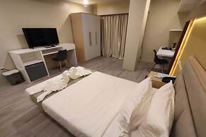 Famous Maple Hotel