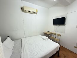Happyland Guesthouse