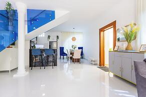 3BR Villa With Pool Rooftop and BBQ Gated Area