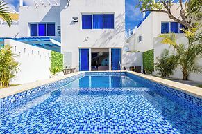 3BR Villa With Pool Rooftop and BBQ Gated Area