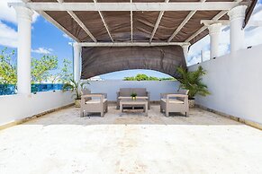 3BR Villa With Pool Rooftop and BBQ Gated Area