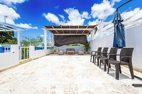 3BR Villa With Pool Rooftop and BBQ Gated Area