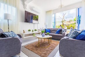 3BR Villa With Pool Rooftop and BBQ Gated Area