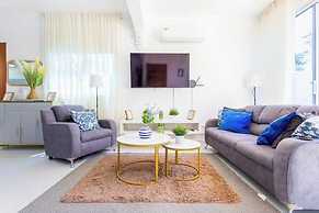 3BR Villa With Pool Rooftop and BBQ Gated Area