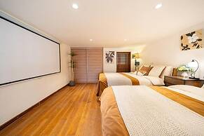 Shanghai Hills& Well-time MCM Family B&B