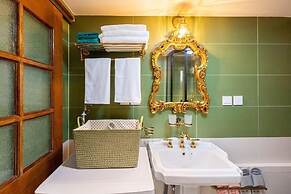 Shanghai Hills& Well-time MCM Family B&B