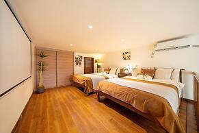 Shanghai Hills& Well-time MCM Family B&B