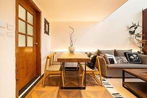 Shanghai Hills& Well-time MCM Family B&B
