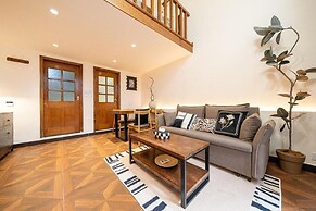 Shanghai Hills& Well-time MCM Family B&B