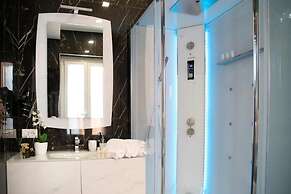 Central Luxury Apartment