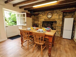 Eskdale View, 5 Hollins Cottages