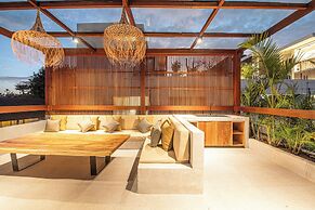 C La Villa Modern 4br Villa Canggu Beach 5mins