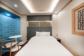 Heo & Jang Hanok Hotel
