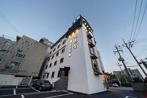 Heo & Jang Hanok Hotel