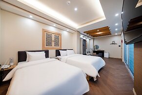 Heo & Jang Hanok Hotel