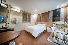 Heo & Jang Hanok Hotel