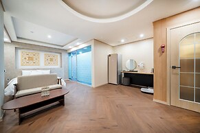 Heo & Jang Hanok Hotel