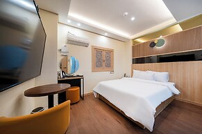 Heo & Jang Hanok Hotel