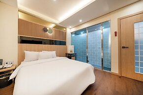 Heo & Jang Hanok Hotel