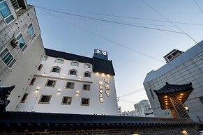 Heo & Jang Hanok Hotel