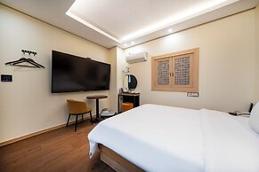 Heo & Jang Hanok Hotel