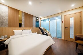 Heo & Jang Hanok Hotel