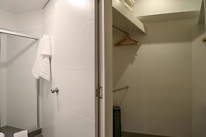 w Glorious 2BR w Balcony in San Isidro
