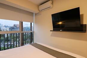 w Glorious 2BR w Balcony in San Isidro