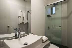 w Glorious 2BR w Balcony in San Isidro