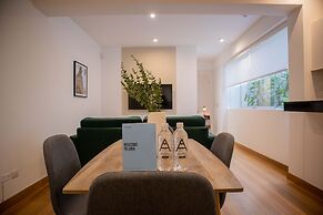 w Striking 1BR in Miraflores