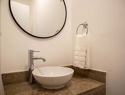 w Striking 1BR in Miraflores