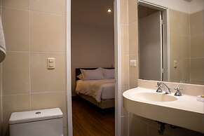 w Striking 1BR in Miraflores