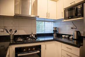 w Striking 1BR in Miraflores