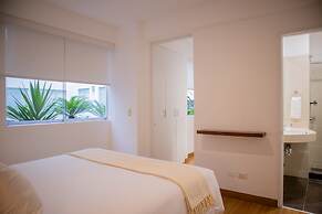 w Striking 1BR in Miraflores