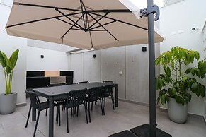 w Impressive 2BR With Balcony in Miraflores