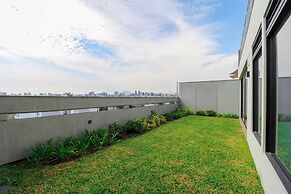 w Spectacular 2BR With Balcony in Miraflores