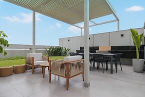 w Spectacular 2BR With Balcony in Miraflores