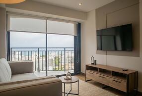 w Beautiful 3BR w Balcony in San Isidro