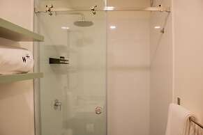 w Amazing 2BR w Balcony in San Isidro