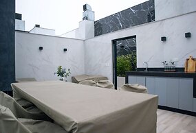 w Distinctive 1BR w Balcony in Barranco