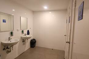 Quokka Backpackers Hostel Perth - note - Valid passport required to ch