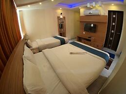Hotel Tara Suites