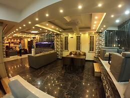 Hotel Tara Suites