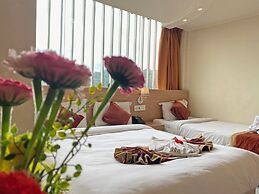 Hotel Tara Suites